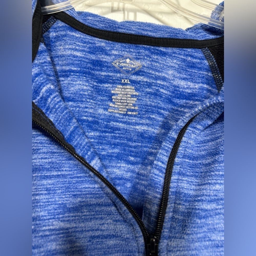 Woman’s 3/4 zip sweatshirt - Picture 4 of 4